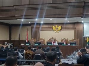 Hakim Geram ke Konsultan BTS: Habisin Uang Negara Saja Kalian Itu Hakim Geram ke Konsultan BTS: Habisin Uang Negara Saja Kalian Itu