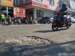 Waspada, Ada Lubang di Jalan Kayu Agung II Bandung