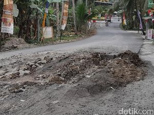 Akses Jalan Utama ke Objek Wisata Batuhiu Pangandaran Rusak Akses Jalan Utama ke Objek Wisata Batuhiu Pangandaran Rusak