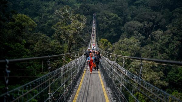Jembatan Gantung Terpanjang se-Asia Tenggara Ada di Bandung