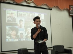 Pria Ini Bangun Bisnis Kaos Sambil Kerja, Kini Omzetnya Ratusan Juta!