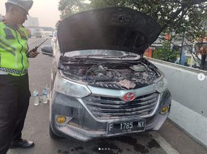 Kap Mobil Terbakar di Tol JORR Arah Serpong