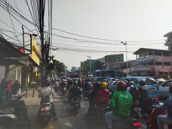Warga Gerah Hadapi Macet di Jl Dewi Satrika Jaktim, tapi Tak Ada Pilihan Lain