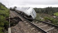 Kereta Tergelincir Gegara Tanggul Jebol Digerus Hujan di Swedia
