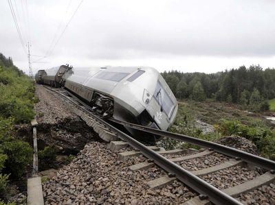 Kereta Tergelincir Gegara Tanggul Jebol Digerus Hujan di Swedia