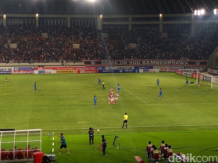 Laga Persis Solo vs Persib Bandung di Stadion Manahan Solo, Selasa (8/8/2023) malam.