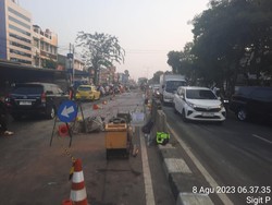 Warga Keluhkan Macet Jalan Jatiwaringin Bekasi Sampai Malam Hari