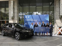 Mobil Listrik BMW iX Jadi Taksi Mewah Blue Bird