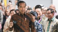 Momen Jokowi Pamer Kartu MRT Baru Edisi ASEAN
