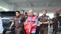 Penampakan Mujianto Berbaju Tahanan yang Ditangkap Usai Jadi Buron