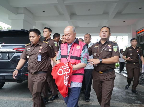 Penampakan Mujianto Berbaju Tahanan yang Ditangkap Usai Jadi Buron