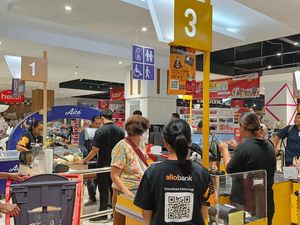 Antusiasnya Warga Denpasar Berburu Diskon Transmart Full Day Sale