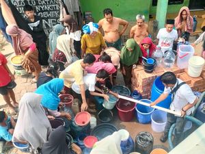PMI Banten Salurkan Air Bersih buat Warga Terdampak Kekeringan di Serang