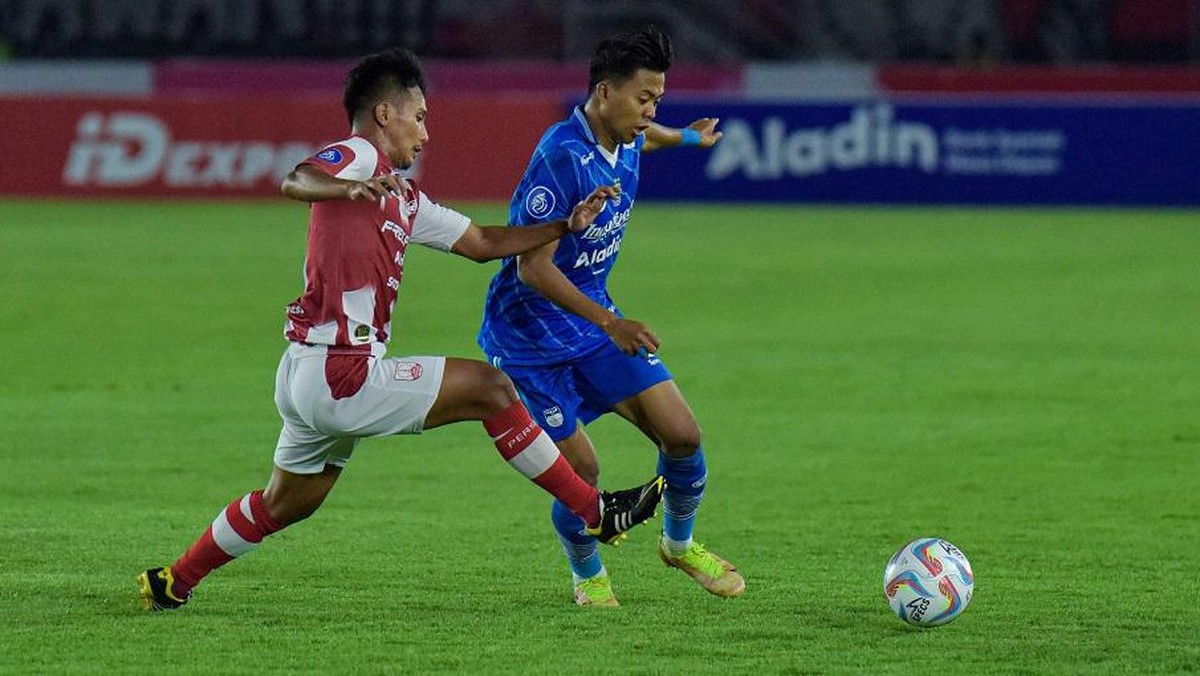 Persis Solo dan Persib Bandung didenda karena suporter away. (Foto: Istimewa/dok persib.co.id)