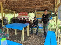 Satgas Yonif PR 433/JS Adakan Kelas Pintar di Mbua Papua