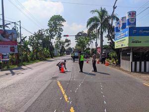 Diduga Terobos Bangjo, Truk Tabrak Pemotor hingga Tewas di Kulon Progo Diduga Terobos Bangjo, Truk Tabrak Pemotor hingga Tewas di Kulon Progo