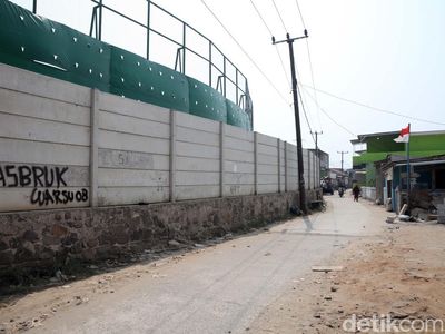 Potret Tembok Tinggi Pembatas Kampung dan Kawasan Elite PIK 2