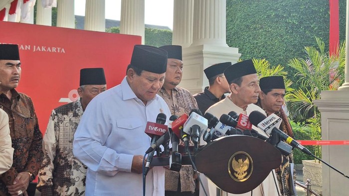 Presiden Joko Widodo (Jokowi) berjumpa  dengan Menteri Pertahanan (Menhan) Prabowo Subianto dan anggota Wantimpres Habib Luthfi bin Yahya. Pertemuan itu membahas Muktamar Sufi Internasional yang mau digelar pada 29-31 Agustus 2023 di Pekalongan, Jawa Tengah.