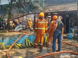 10 Kios di Terminal Leuwipanjang Bandung Kebakaran