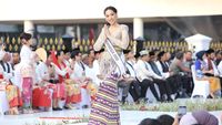 Foto: Puteri Indonesia Terakhir di Miss Universe Anggun Berkebaya di Istana
