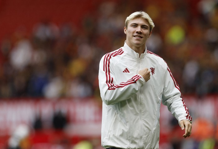 Soccer Football - Pre Season Friendly - Manchester United v RC Lens - Old Trafford, Manchester, Britain - August 5, 2023  Manchester Uniteds Rasmus Hojlund during the warm up before the match Action Images via Reuters/Jason Cairnduff