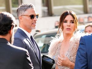 Sandra Bullock Hiatus Kerja Setahun Demi Rawat Kekasih yang Sakit Kritis Sandra Bullock Hiatus Kerja Setahun Demi Rawat Kekasih yang Sakit Kritis