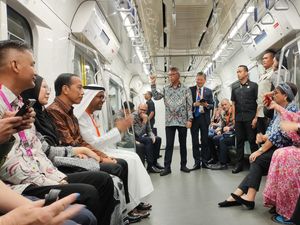 Saat Dubes Malaysia Jadi Fotografer Dadakan Dubes UEA dan Jokowi di MRT