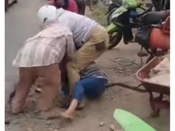 Heboh 3 Wanita di Kampar Berkelahi, Diduga Buntut Kepergok Selingkuh