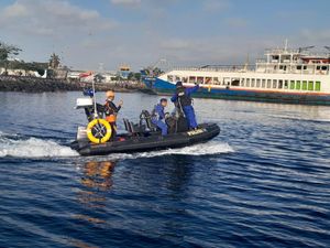 Pencarian Penumpang KMP Pratitha yang Ceburkan Diri di Selat Bali Diperluas
