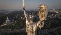 Ukraina Ganti Palu dan Arit Soviet dengan Trisula di Monumen Tanah Air