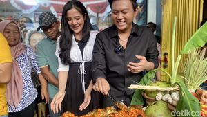 Mesranya Denny Caknan dan Bella Bonita saat Peresmian Restoran Baru