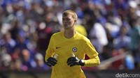 Beberapa hari menjelang laga perdananya di Premier League pada akhir pekan, jersey Chelsea masih saja polos tanpa sponsor. Foto: AP/Julio Cortez