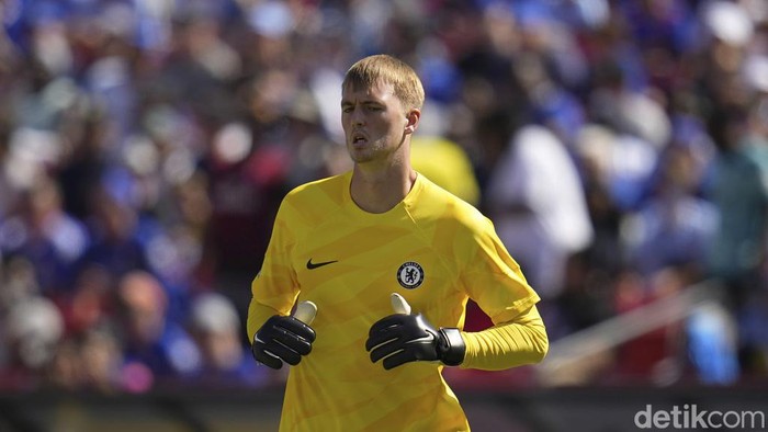 Chelsea goalkeeper Lucas Bergstrom looks on during a Premier League Summer Series soccer match against Fulham, Sunday, July 30, 2023, in Landover, Md. Chelsea won 2-0. (AP Photo/Julio Cortez)