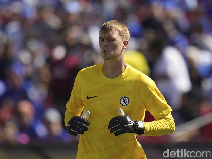 Chelsea goalkeeper Lucas Bergstrom looks on during a Premier League Summer Series soccer match against Fulham, Sunday, July 30, 2023, in Landover, Md. Chelsea won 2-0. (AP Photo/Julio Cortez)