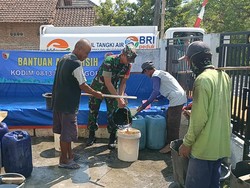 Kekeringan Landa 2 Desa di Bojonegoro, 20.000 Liter Air Bersih Digelontor