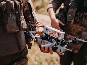 Drone Murah Ukraina Hantam Tank Rusia Seharga Rp 68 Miliar