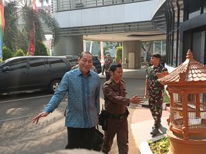 Diperiksa Terkait Kasus Migor, Eks Mendag Lutfi Penuhi Panggilan Kejagung