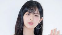7 Gaya Mewah Hanni NewJeans di Acara Chaumet, Pakai Anting Rp 200 Juta