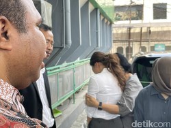 Inge Anugrah Menangis Bahas Dugaan Perselingkuhan Ari Wibowo
