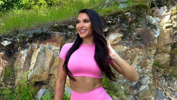 Potret Pemain Bola Cantik Kini Jadi Pegulat WWE, Penampilannya Bikin Pangling