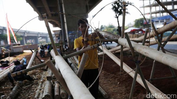 Penjualan Pohon Pinang di Kalimalang Mulai Menjamur