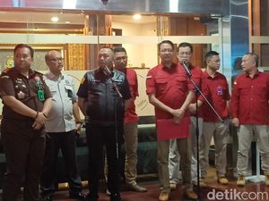 Kejagung Periksa Eks Mendag Terkait Kebijakan Atasi Minyak Goreng Langka Kejagung Periksa Eks Mendag Terkait Kebijakan Atasi Minyak Goreng Langka