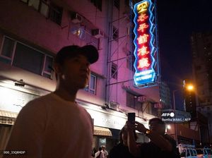Mengenang Gegap-Gempita Lampu Neon Nyentrik di Hong Kong Mengenang Gegap-Gempita Lampu Neon Nyentrik di Hong Kong