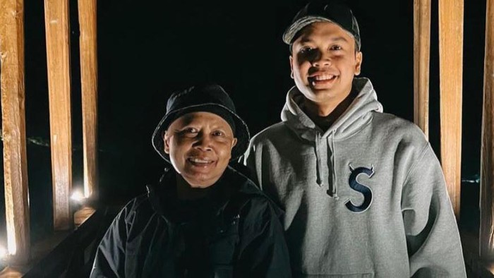 Anthony Sinisuka Ginting (kanan) bersama sang ibunda, Lucia Sriati. Foto: Screenshot Instagram Muhammad RIan Ardianto