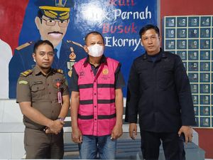 Eks Kades Terpidana Pungli Sertifikat Tanah di Bone Dieksekusi ke Tahanan Eks Kades Terpidana Pungli Sertifikat Tanah di Bone Dieksekusi ke Tahanan