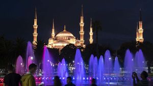Menikmati Keindahan Cahaya Masjid Biru Ottoman