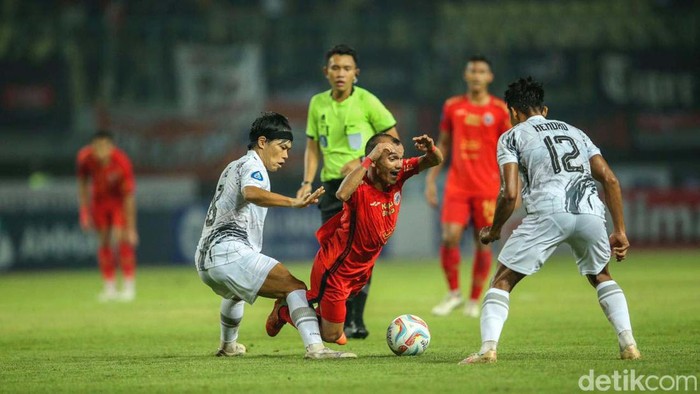 Persija Jakarta dan Borneo FC Samarinda bertanding di Stadion Patriot Chandrabhaga, Bekasi, Jawa Barat, Rabu (9/8/2023).
