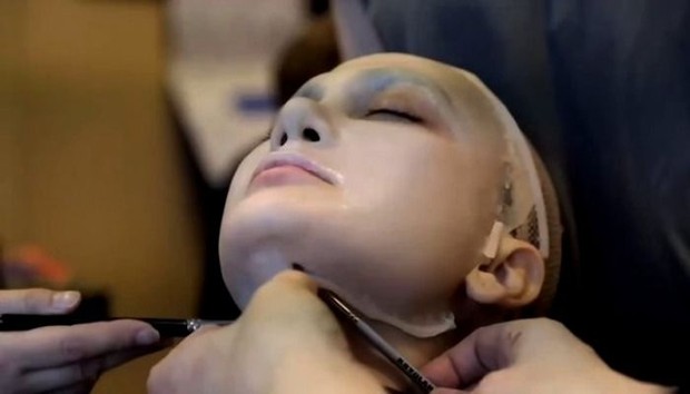 Proses rias Luna maya untuk film Suzanna: Malam Jumat Kliwon/Foto: Instagram/sorayaintercinefilms