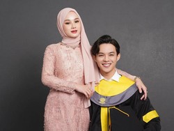 Alasan Rey Mbayang Lanjut Kuliah Usai Menikah dan Punya Anak