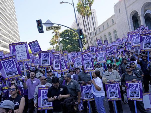 Ribuan Buruh Los Angeles Mogok Kerja Tuntut Keadilan